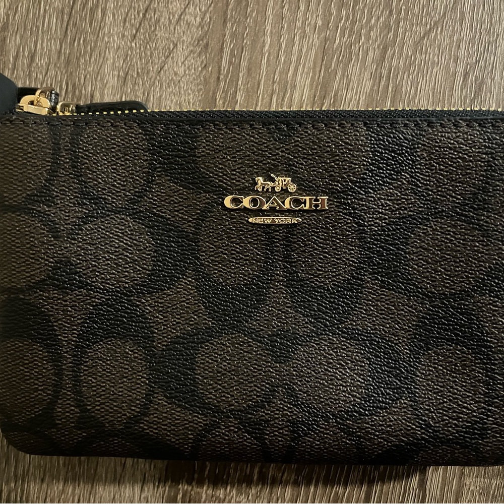 Coach wristlet - Picture 4 of 5